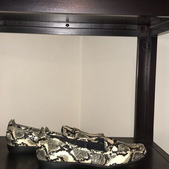 NWOB Bellini loafers - Picture 3 of 5